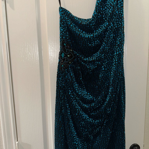 Dress - Picture 2 of 3